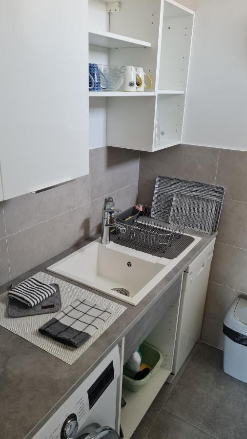 2P Entierement Climatise I Bien Insonorise I Wifi I A 300 M De La Mer I Restaurants Commerces Et Transports A 5Mn A Pied I Ideal 2 Personnes I Possibilite 4 Avec Canape Lit De Qualite I Tres Belle Douche Cagnes-sur-Mer Exterior photo